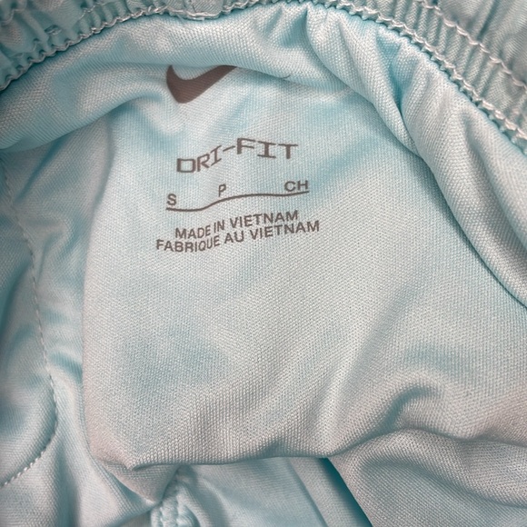 NIKE girls running shorts - Picture 5 of 6